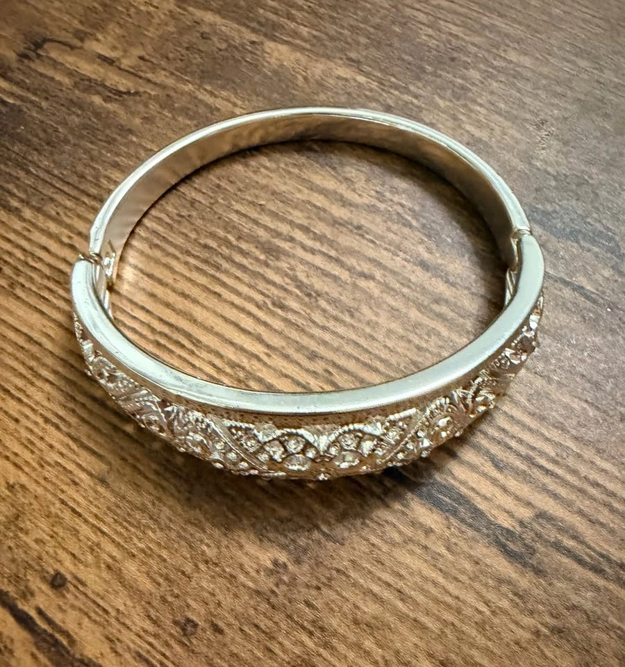 Sparkly Silver Tone Ornate Bangle Bracelet - photo 3