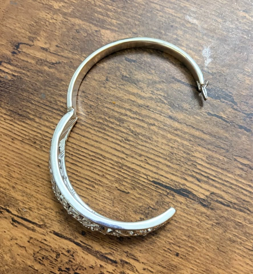 Sparkly Silver Tone Ornate Bangle Bracelet - photo 4