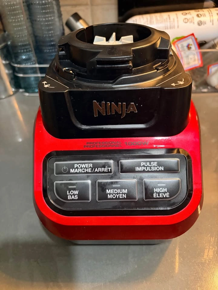 Ninja Professional 1000W Blender (9-Cup) – Works Great - photo 2