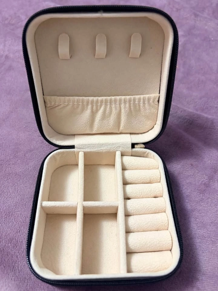 Small Travel Jewelry Case - photo 2