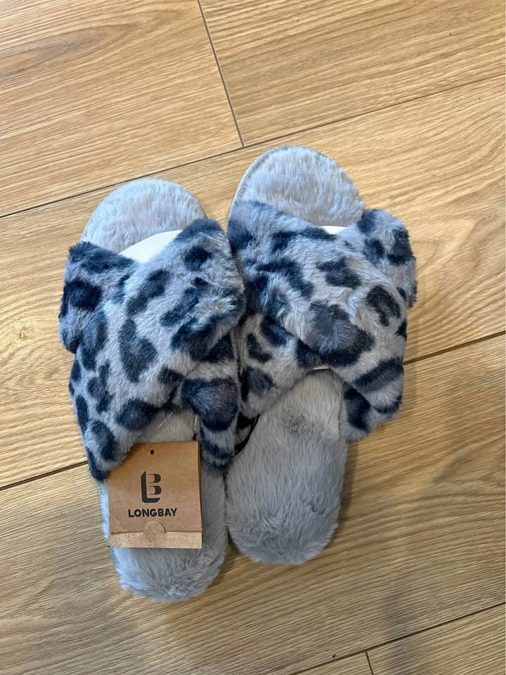 LongBay Faux Fur Leopard Print Slippers NEW