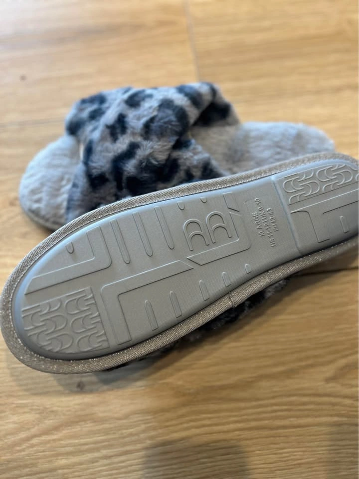 LongBay Faux Fur Leopard Print Slippers NEW - photo 4