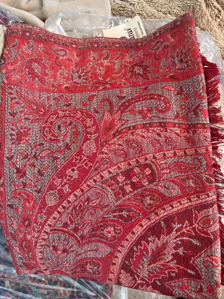 NWT Beautiful Shawls/Stole Scarfs Wool and acrylic