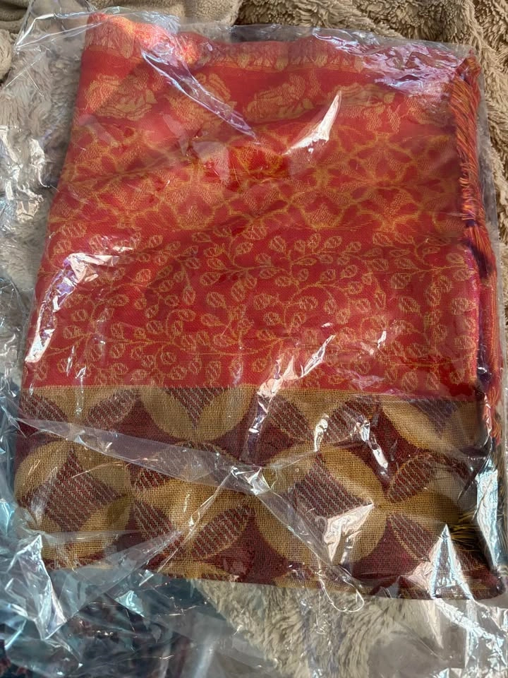 NWT Beautiful Shawls/Stole Scarfs Wool and acrylic - photo 4