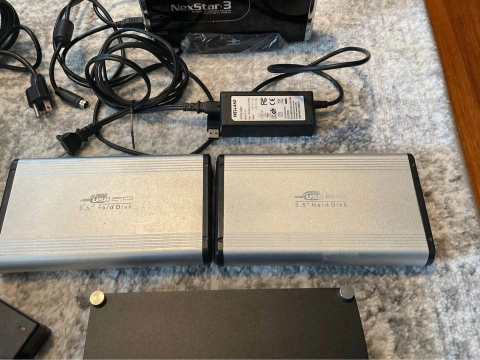 Lot of 4 3.5" Hard Drive Enclosures - photo 2
