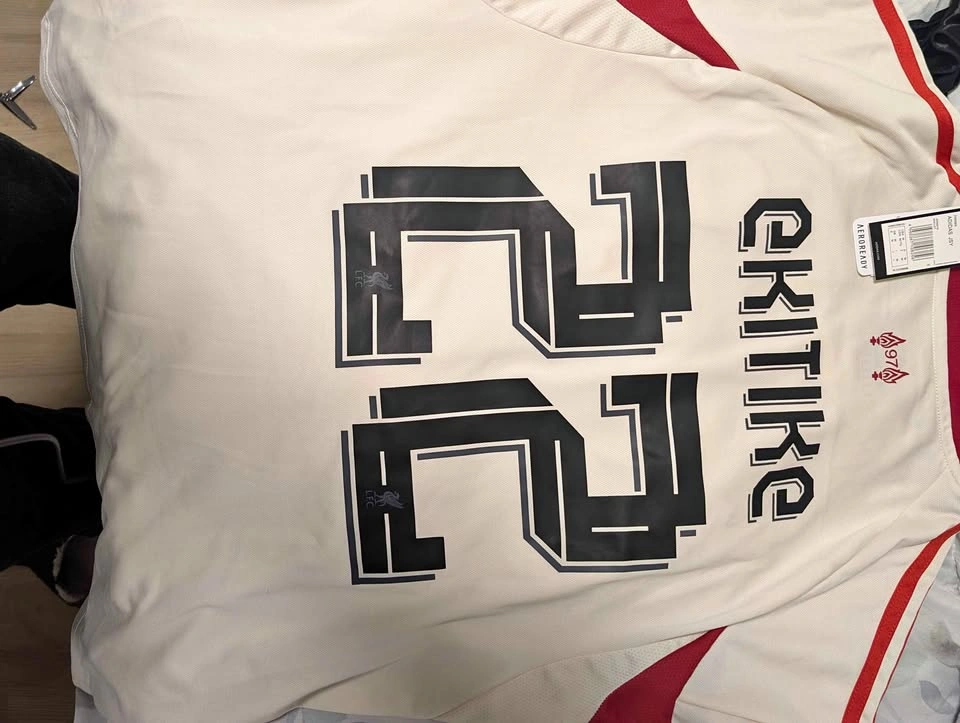 New Ekitike Liverpool Jersey - Adult Medium
