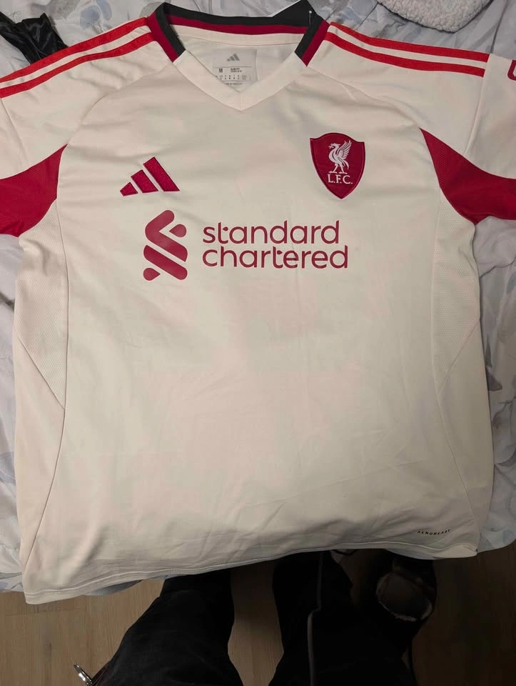 New Ekitike Liverpool Jersey - Adult Medium - photo 2