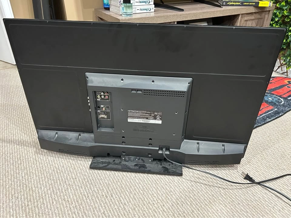 32” 1080p Hitachi TV with HD Fire Stick - photo 2