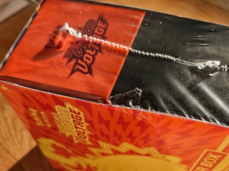 Pokemon TCG Sword & Shield Vivid Voltage Trainer Box - photo 5