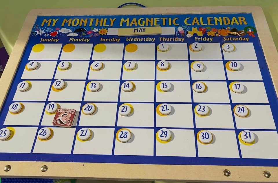 Melissa and Doug Magnetic Wooden Calendar - photo 4