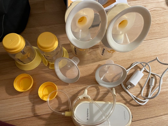 Medela Freestyle flex breast pump with accessories - photo 4