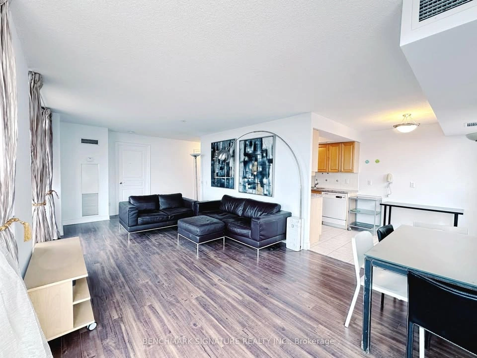 1 Bed 2 Baths Apartment - photo 2
