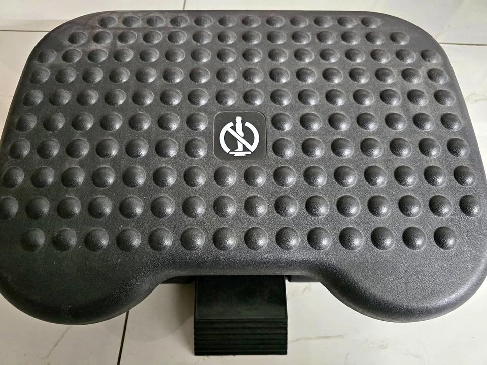 Adjustable Under-Desk Footrest – Super Comfy & Ergonomic! 🪑