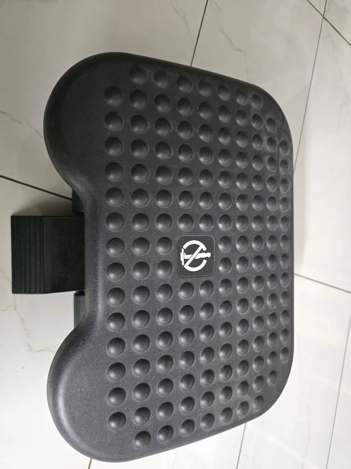 Adjustable Under-Desk Footrest – Super Comfy & Ergonomic! 🪑 - photo 4