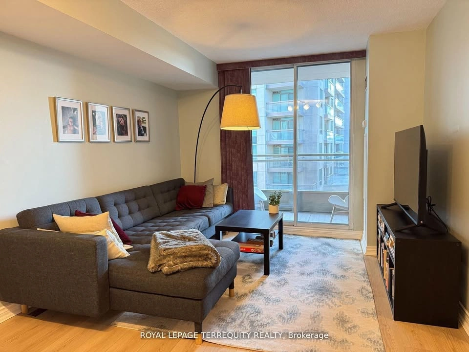 1 Bed 1 Bath Apartment - photo 2