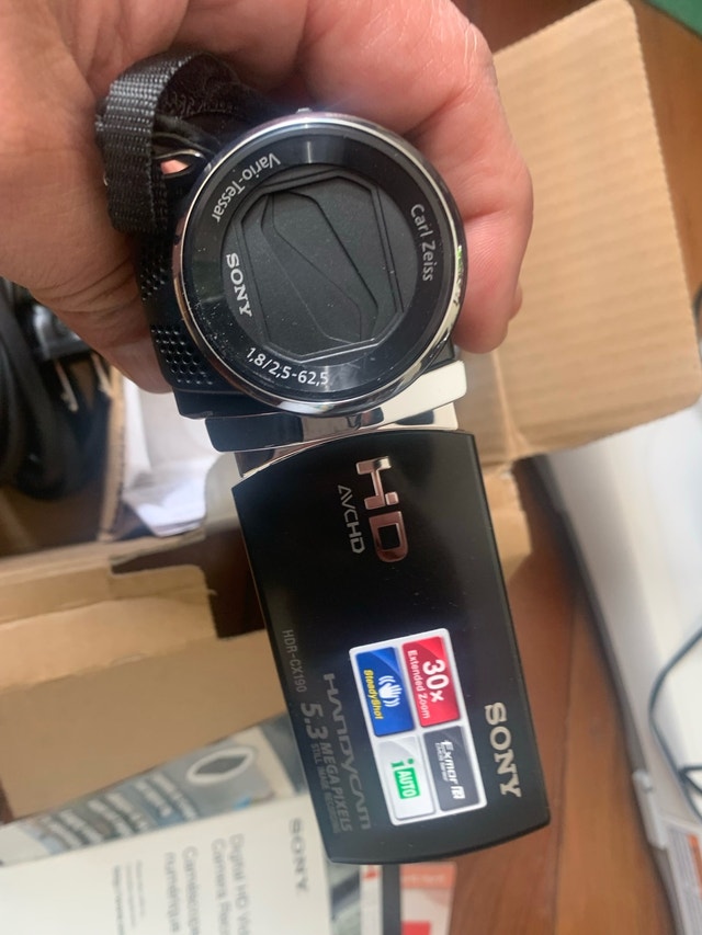 Sony Handycam HDR-CX190 New in Box - photo 2