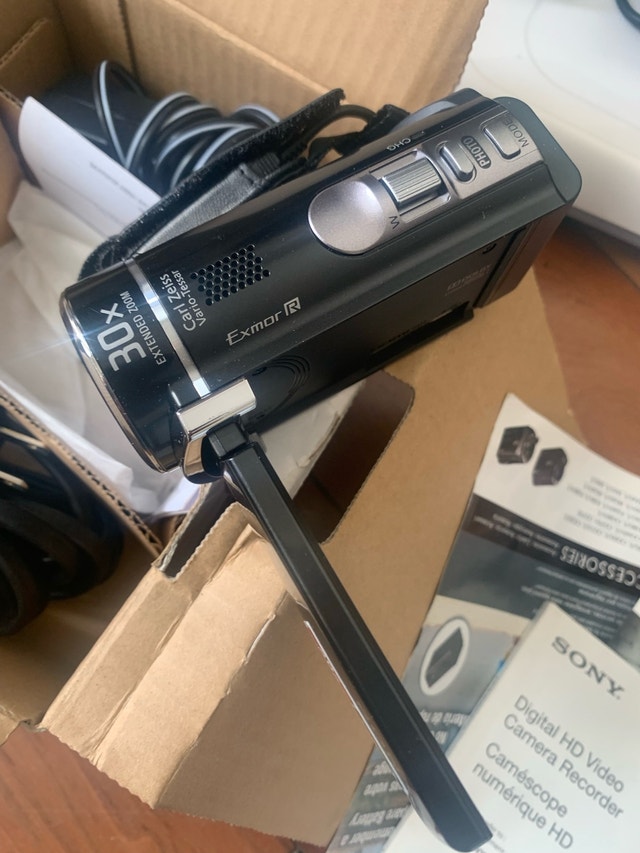 Sony Handycam HDR-CX190 New in Box - photo 4