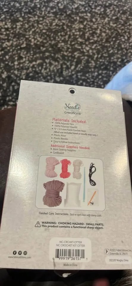 Otter and Fish Crochet Kit image indicator(2)