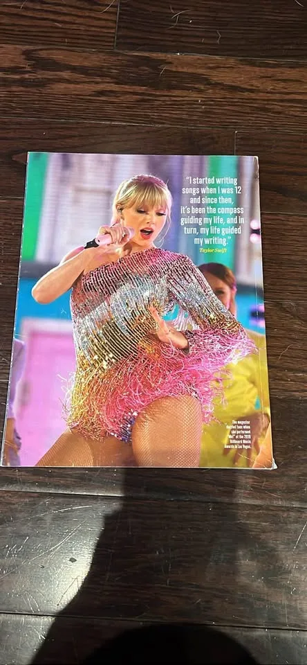 Collector’s Edition Taylor Swift Magazines image indicator(3)