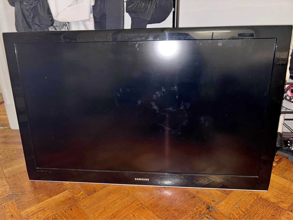 Samsung Wall Mounted Flatscreen TV