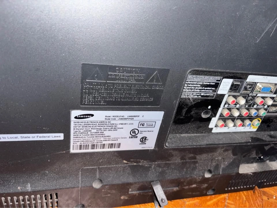 Samsung Wall Mounted Flatscreen TV - photo 2