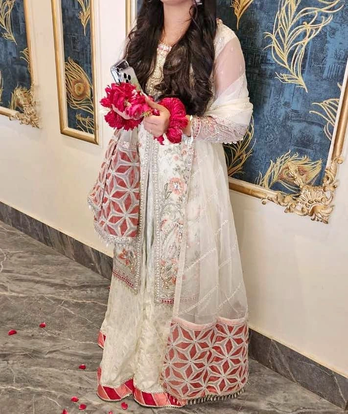 Anaya by Kiran Choudhry Luxury Lawn 3 Piece Suit