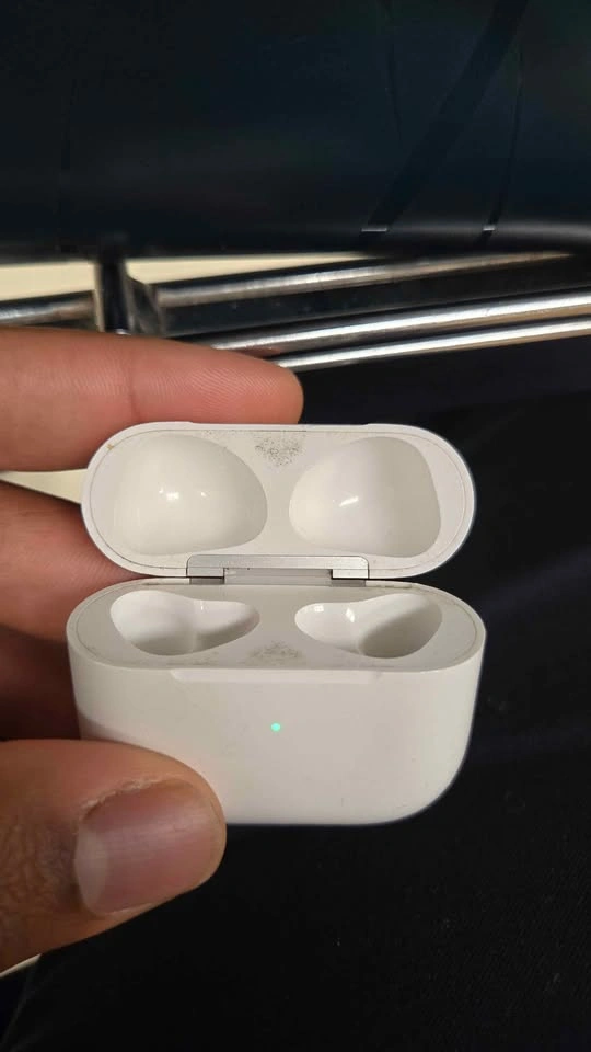 Wireless Earbuds Charging Case (3rd Gen Compatible) - photo 3