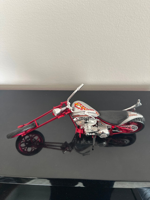 NewRay Custom Red Chopper 1:12 Die-Cast Model - photo 2