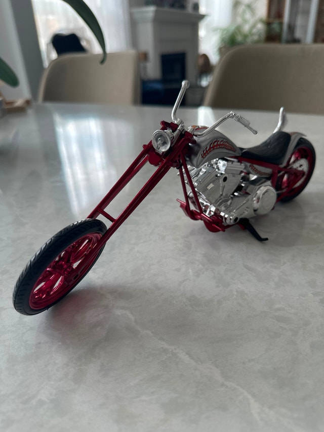 NewRay Custom Red Chopper 1:12 Die-Cast Model - photo 3