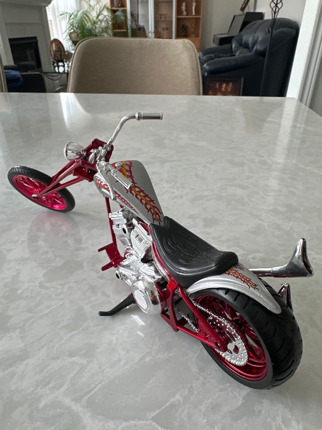NewRay Custom Red Chopper 1:12 Die-Cast Model - photo 4