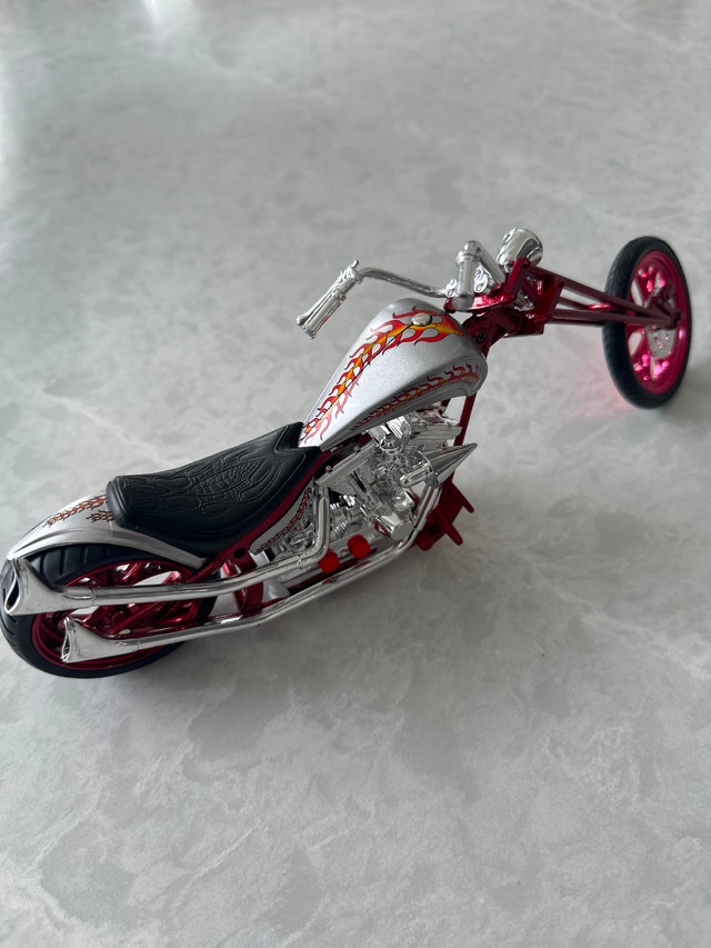 NewRay Custom Red Chopper 1:12 Die-Cast Model - photo 5