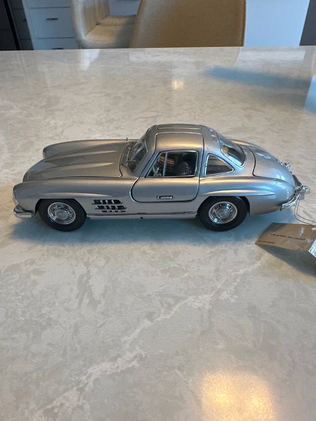 1954 Mercedes-Benz 300SL 1:24 Diecast Model by Franklin Mint