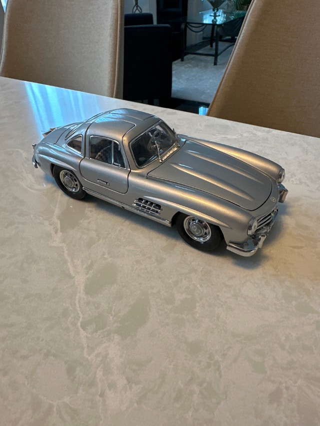 1954 Mercedes-Benz 300SL 1:24 Diecast Model by Franklin Mint - photo 3