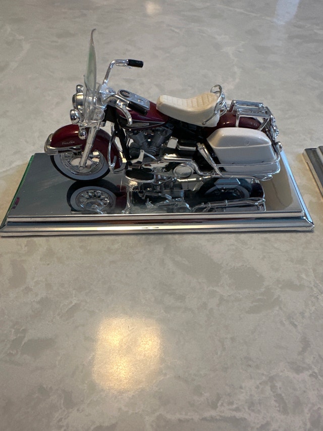 Harley-Davidson Motorcycles 1/18 Diecast Maisto Models - photo 5