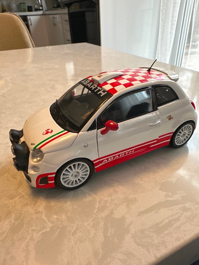 Fiat 500 Abarth R3T Rally Car 1/24 Diecast Model