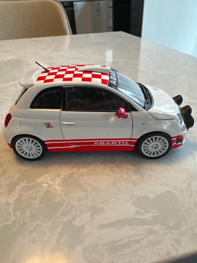 Fiat 500 Abarth R3T Rally Car 1/24 Diecast Model - photo 4