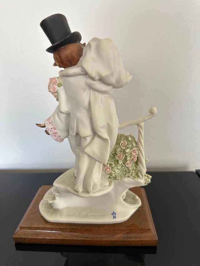 Giuseppe Armani Little Bride and Groom on Stairs Sculpture - photo 3