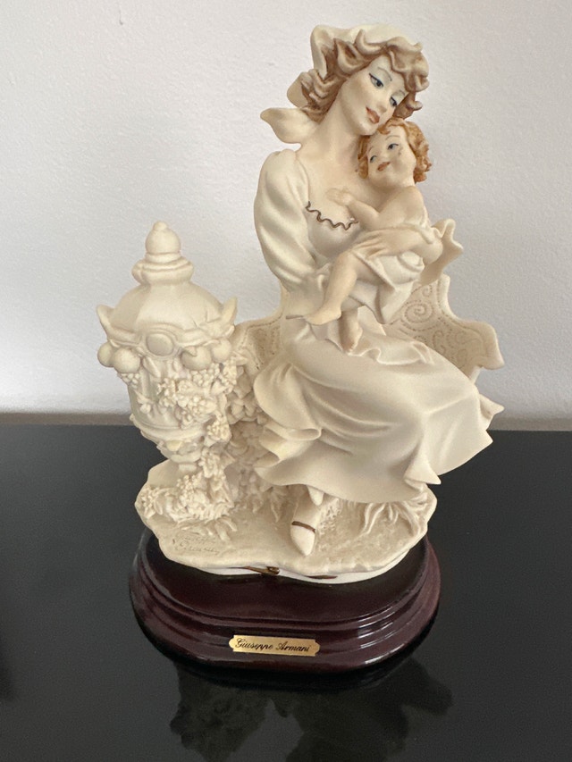 Giuseppe Armani "Maternity in a Garden" Figurine