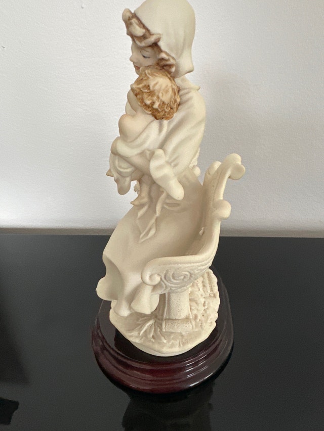 Giuseppe Armani "Maternity in a Garden" Figurine - photo 2