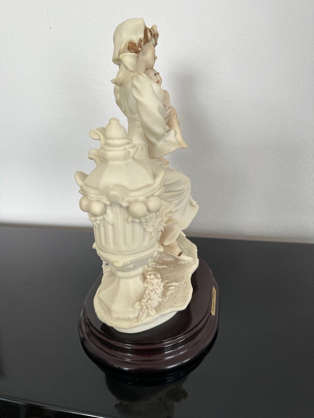 Giuseppe Armani "Maternity in a Garden" Figurine - photo 4