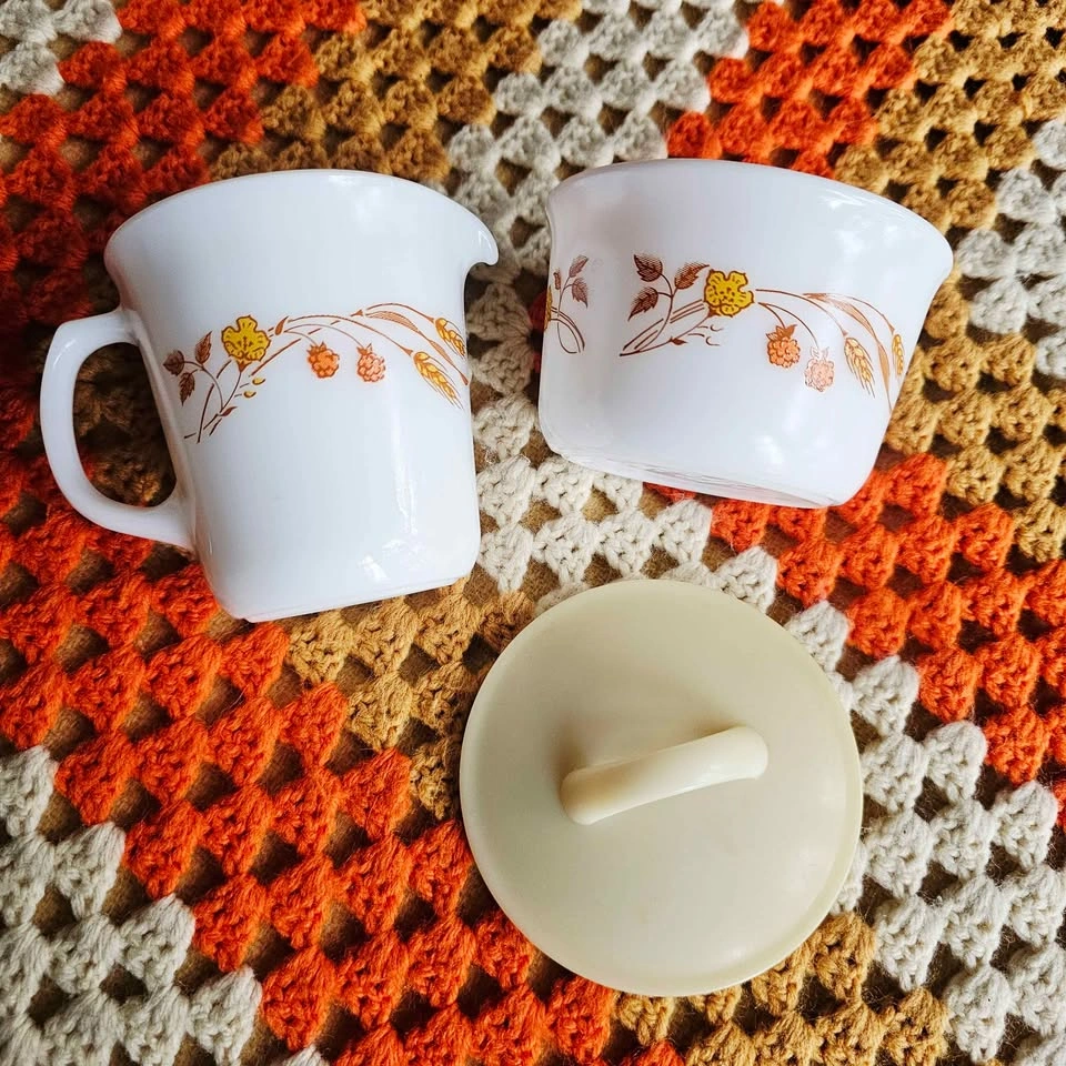 Vintage Pyrex Set: Sugar Bowl, Creamer, Mixing Bowls - 70s Kitch - photo 4