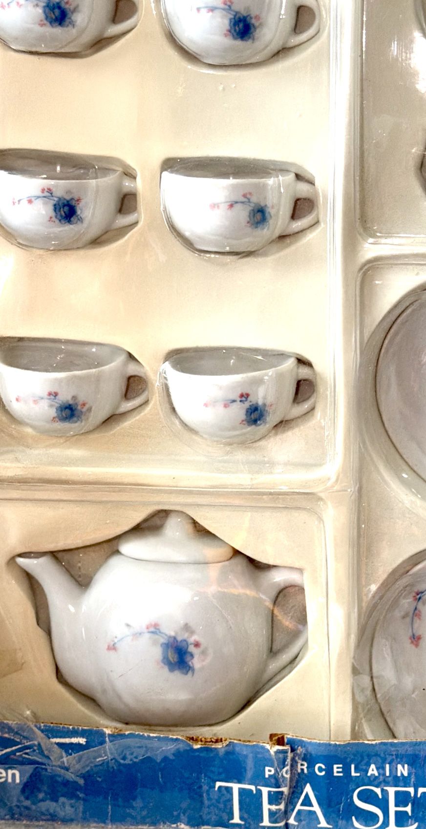 Porcelain Tea Set - 41 Pc Children's Floral - Vintage 1995 - photo 3