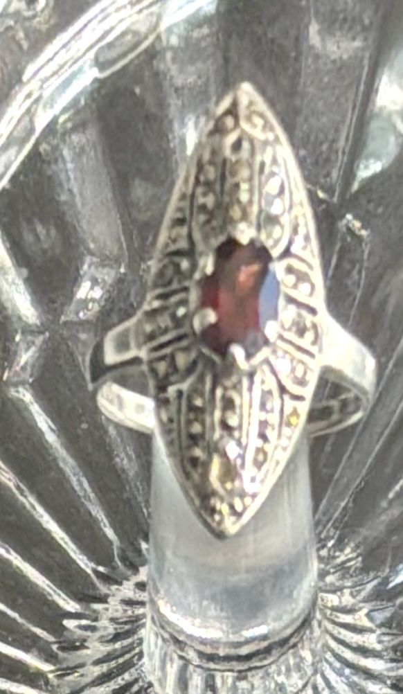 Sterling Silver Marcasite & Garnet Ring - Vintage - photo 5