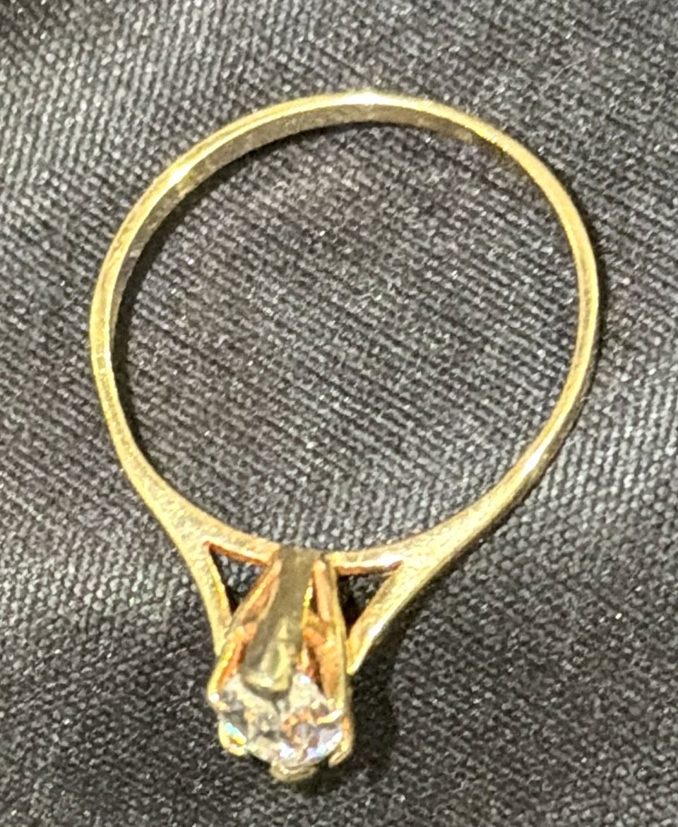 14K Yellow Gold Marquis Cubic Zirconia Ring - Size 8 - photo 3