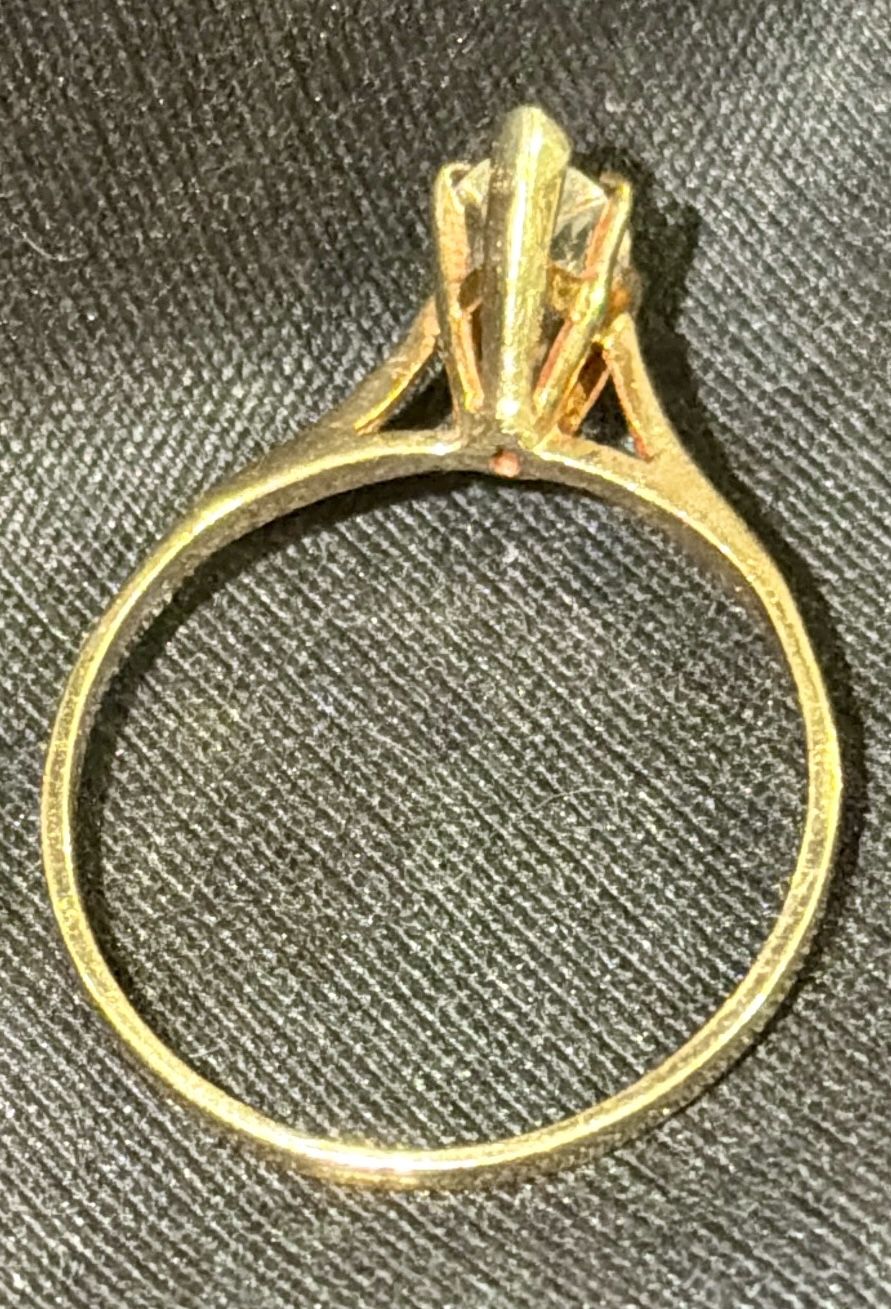 14K Yellow Gold Marquis Cubic Zirconia Ring - Size 8 - photo 4