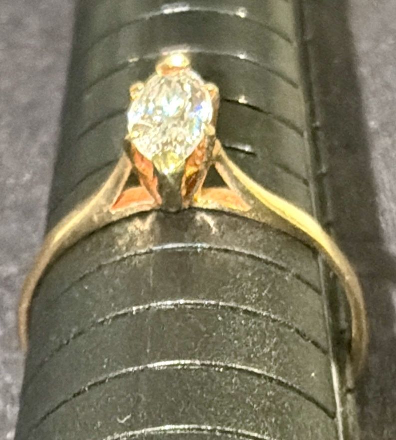 14K Yellow Gold Marquis Cubic Zirconia Ring - Size 8 - photo 5