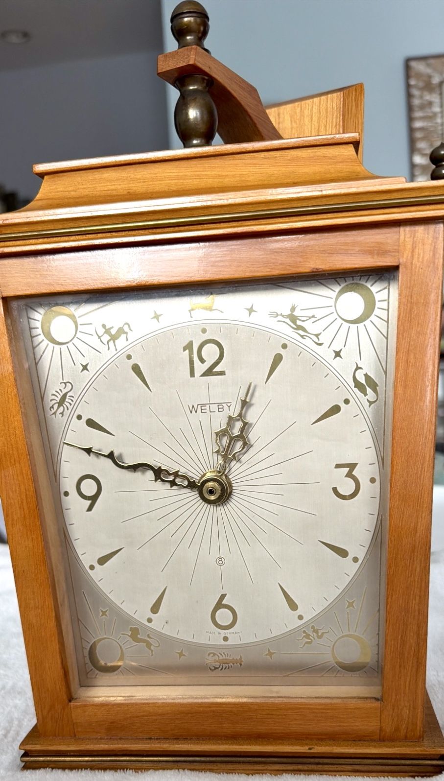 Welby Zodiac Face Wall/Mantel Clock - Vintage Quartz Wood Case - photo 2