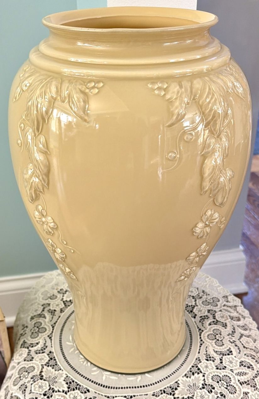 Anchor Hocking 16" Beige Cascade Vase - Vintage 1980s - New