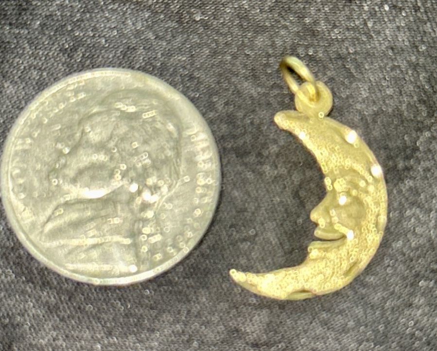 14K Yellow Gold Half Moon Pendant - Diamond Cut - photo 2