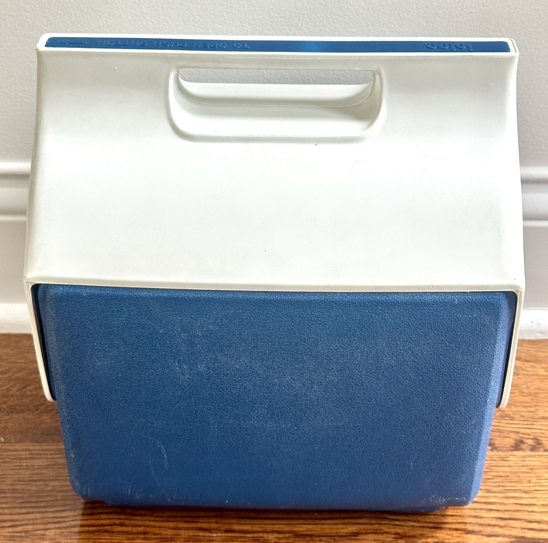 Igloo Little Playmate Cooler - Blue/White - Great Condition! - photo 2